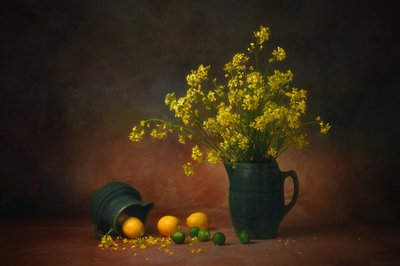 Gule blomster og citroner af Anna Wan