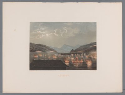 Udsigt over en bugt i Japan med skibe, der brænder og oplyst med lanterner La fete des lamps les morts s