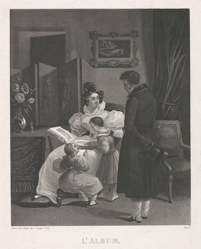 Interiør med en familie, der ser et billedalbum L