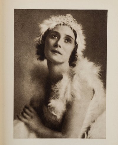 Anna Pavlova (Pavlovna) (1881-1931) i balletten Den døende svane af Camille Saint-Saens, Anonym. Chromolithography, , Privat Samling af Anonymous Anonymous
