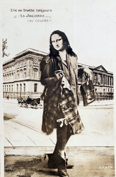 Omvejsrepræsentation af "The Mona Lisa" af Leonard de Vinci (Leonardo da Vinci) (1452-1519): Mona Lisa (Monna Lisa) repræsenteret i en plaid nederdel, der rejser rundt i verden. Komedie-postkort redigeret på tidspunktet for tyveri af værket af Vincenzo Per af Anonymous Anonymous