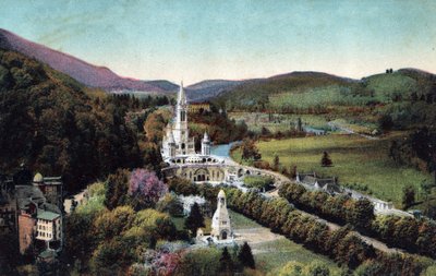 Oversigt over basilikaen og Golgata i Lourdes - Hautes Pyrenees (65) omkring 1900. af Anonymous Anonymous