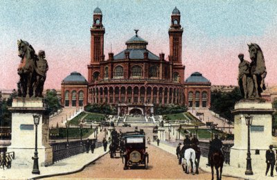 Paris: udvendig udsigt over Palais du Trocadero og Iena-broen. Fotografi af 1920 i "" Kunstnerisk Album"" af byen Paris. Privat samling. af Anonymous Anonymous