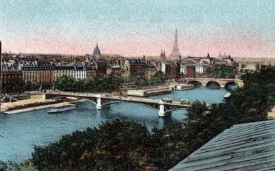 Paris: panorama af Seinen med Eiffeltårnet i baggrunden. Fotografi af 1920 i "" Kunstnerisk Album"" af byen Paris. Privat samling. af Anonymous Anonymous