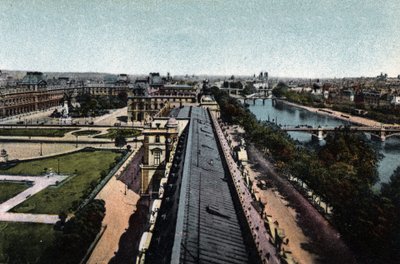 Paris: panorama mod Louvre. La Seine og Cathedrale Notre Dame (Notre-Dame), til højre. Fotografi af 1920 i "" Kunstnerisk Album"" af byen Paris. Privat samling. af Anonymous Anonymous