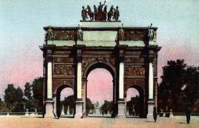 Paris: Udsigt over Triumfbuen du Carrousel realiseret af Pierre Francois Leonard Fontaine (1762-1853) og Charles Percier (1764-1838) i 1809. Fotografi fra 1920 i "" Kunstnerisk Album"" af byen Paris. Privat samling. af Anonymous Anonymous