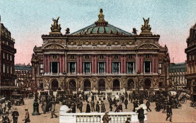 Paris: udsigt over operafacaden lavet af Charles Garnier (1825-1898) og af metrostationen på Place de l