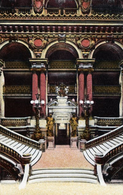 Paris: udsigt over den store trappe i Opera Garnier. Fotografi af 1920 i "" Kunstnerisk Album"" af byen Paris. Privat samling. af Anonymous Anonymous