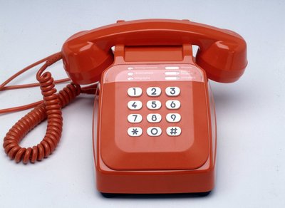 S63 orange plastik nøgletelefon af Anonymous Anonymous