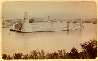 Byen Marseille og dens omgivelser omkring 1885 -1890: Fort Saint Jean, udsigt taget fra Pharo, privat samling af Anonymous Anonymous