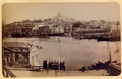 Byen Marseille og dens omgivelser omkring 1885 -1890: Den gamle havn og Notre Dame de la Garde, Privat samling af Anonymous Anonymous