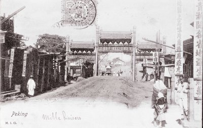 Udsigt over en port til byen Pekin, Kina, fotografi fra 1906 - privat samling af Anonymous Anonymous