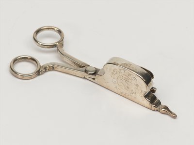 Candle snuffer, Board of Ordnance, ca. 1696 (snuffer) af Anthony Nelme
