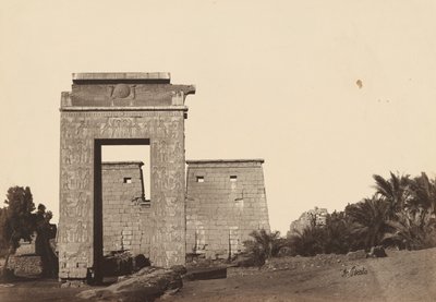 Karnak: Port of Khonsu af Antonio Beato