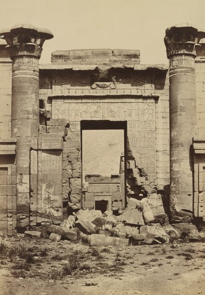 Medinet Habu: Romerske søjler af Antonio Beato