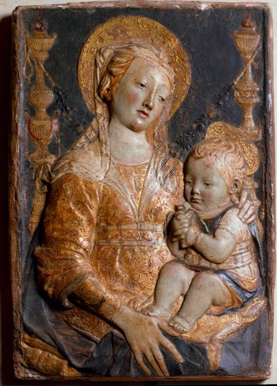 Jomfru og Barn. Lavt polykrom relief af Antonio Rossellino