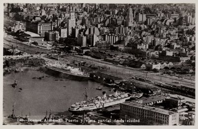 Havn og delvis udsigt over byen, Buenos Aires, Argentina af Argentinian Photographer
