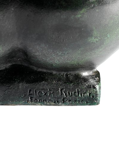 Krøjende pige, der holder en fod af Aristide Maillol