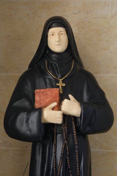 Sankt Marie McKillop-statue i en maronitisk kirke i Jieh, 2022 (foto) af Artist Unknown