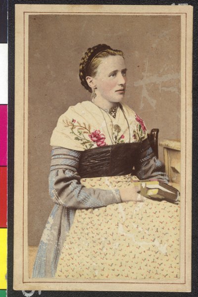 Kvinde i livré - Salzburg af Artist Unknown