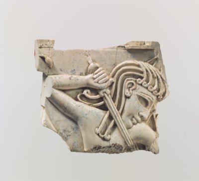 Cloisonné-møbelplade med en figur, der holder et sværd, ca. 9.–8. århundrede f.Kr. (elfenben) af Assyrian