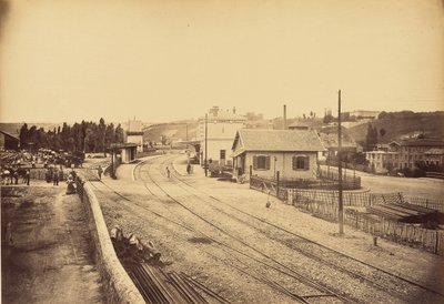 Jernbaneoverskæring og station, L