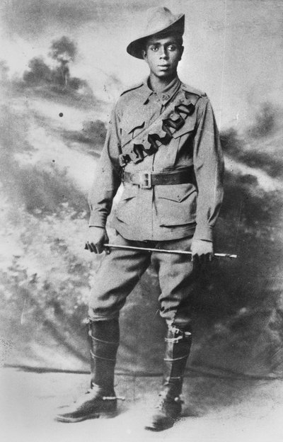 Portræt af en aboriginal soldat, 234 menig (Pte) Walter Christopher (Chris) George Saunders, ca. 1916 af Australian Photographer