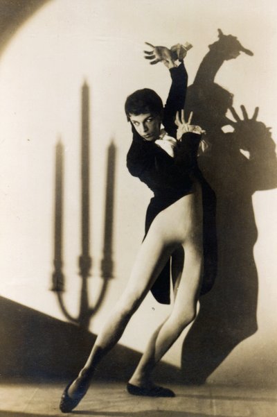 Robert Helpmann (1909-86) i Apparitions, 1936 af Australian Photographer