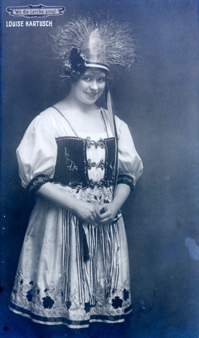 Louise Kartousch, østrigsk operasangerinde (s/h foto) af Austrian Photographer