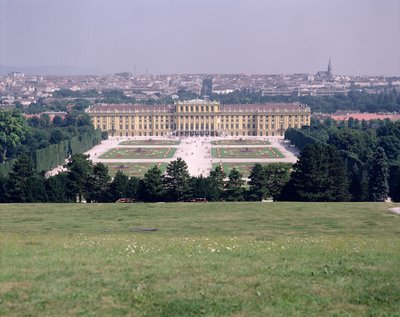 Schönbrunn Palace, færdiggjort 1711 af Austrian School