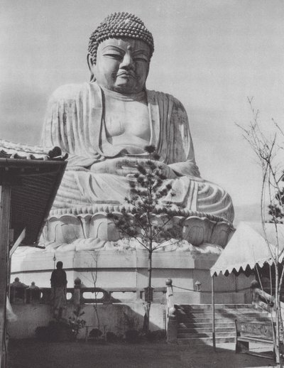 Japan: Buddhastatue i Beppu (s/h-foto) af Axel von Graefe