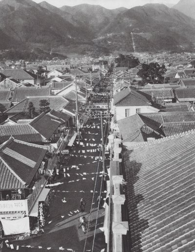 Japan: Indkøbscenter i Beppu (s/h-foto) af Axel von Graefe