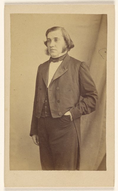 [Uidentificeret mand med fårekoteletter, stående]. af Bailly and Maurice