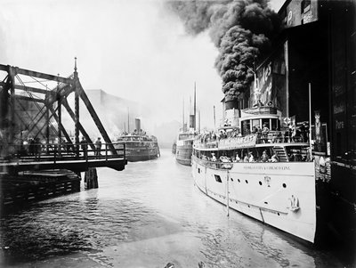 Passagerbåde i Chicago River, Chicago, Illinois, USA, ca. 1905 (s/h foto) af Barnes and Crosby