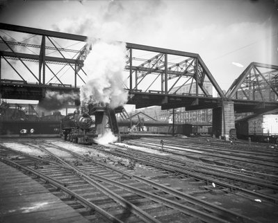 Pennsylvania Limited ankommer til Union Station, Chicago, Illinois, USA, ca. 1900 (s/h-foto) af Barnes and Crosby