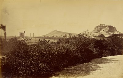Athen - Zeus Olympios-templet og Akropolis set fra øst. af Baron Paul des Granges