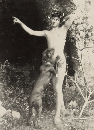 [Nøgen ung mand med hund] af Baron Wilhelm von Gloeden