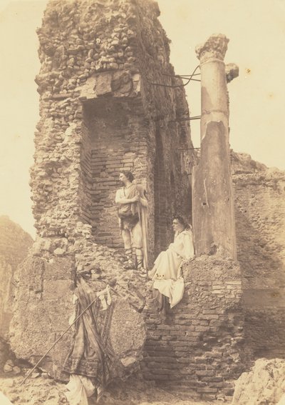 [To mænd i kostumer ved nogle ruiner] af Baron Wilhelm von Gloeden