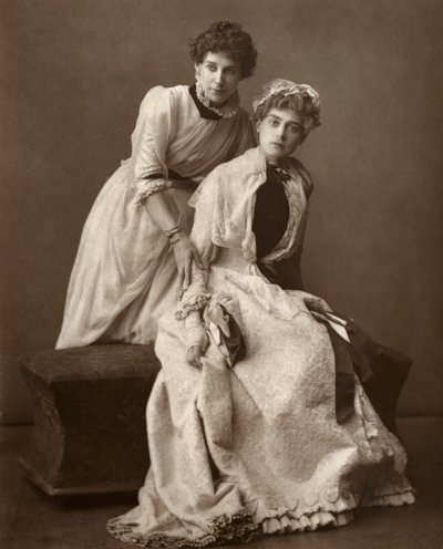 De britiske skuespillerinder Eweretta Lawrence og Grace Otway i On Change, 1886 af Barraud