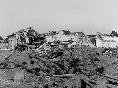 Bombardementerne af Sermide: bygninger beskadiget under anden verdenskrig af Bayard and Bertall