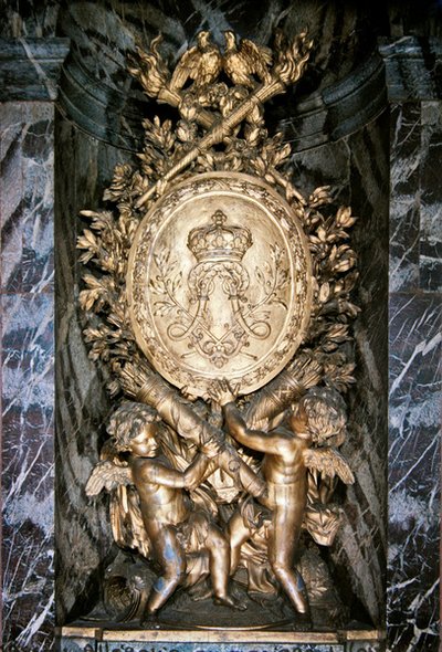 Skulptur på landgangen af Escalier de la Reine, der symbolsk fejrer Louis XIVs og Marie-Thereses ægteskab af Benoit or Massou Masson