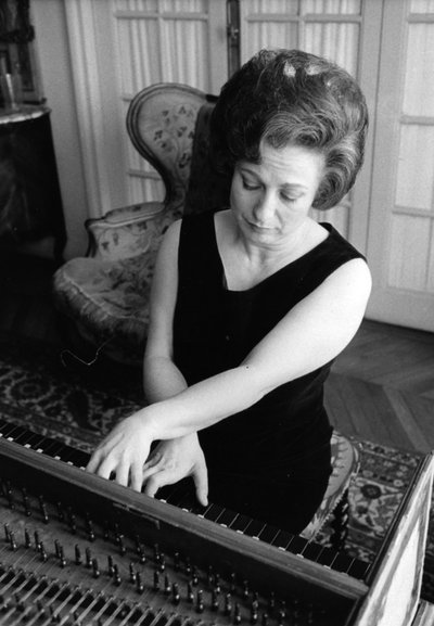 Huguette DREYFUS af Bernard Perrine