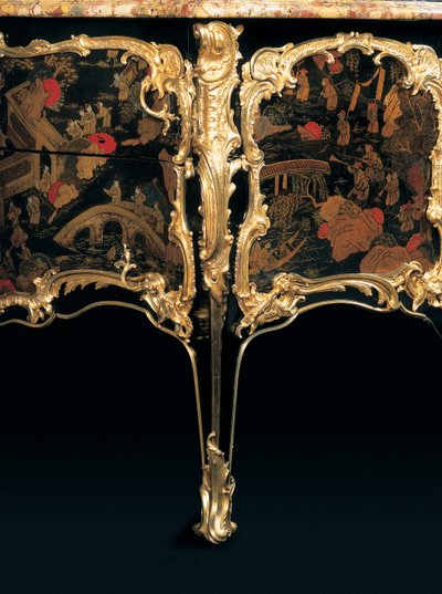 En Louis XV-kommode af Bernard van Risenburgh II