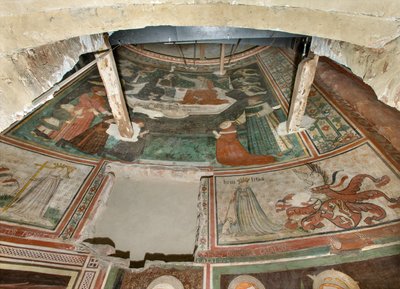Nordlige tværskib, Ærkeenglen St. Michaels alter, bag altertavlen fresker af Bonifacio Bembo, dyd tro og ydmyghed, Jomfruens kroning og Kristus omgivet af engle af Bonifacio Bembo
