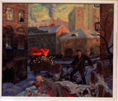 oktober 1917, i Sankt Petersborg (oktober 1917 i Petrograd). Actionscene mellem en gruppe bevæbnede revolutionære, hvoraf den ene lige har dræbt en officer fra den russiske hær, i gaderne i den snedækkede by, hvor vi ser en lastbil med bevæbnede soldater af Boris Mikhailovich Kustodiev