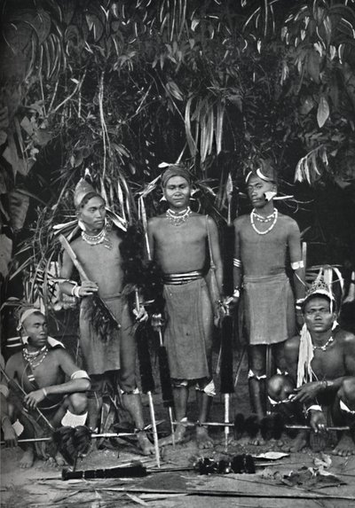Angami Nagas i fuld kjole, 1902 af Bourne and Shepherd