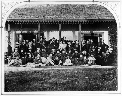 Gruppe - regeringsbygningen, ca. 1871 af British Photographer