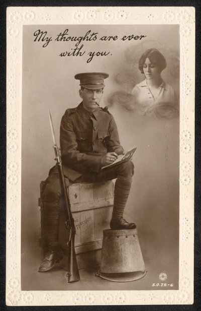 Storbritannien: Et sentimentalt postkort produceret af Cairo Postcard Trust, Cairo, Egypten, under 1. verdenskrig. af British Photographer