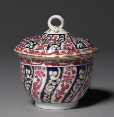 Overdækket skål, fabrikant Worcester Porcelænsfabrik, ca. 1770 af British School