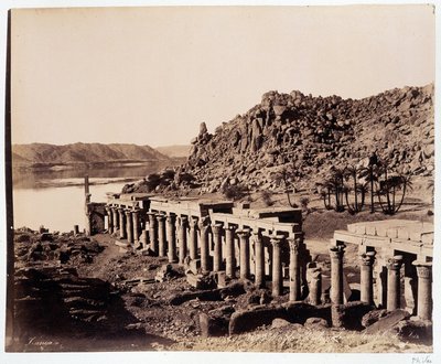 Ruiner af Isis-templet i Egypten - fotografi af Zangali-brødrene, slutningen af det 19. århundrede af Brothers Zangaki